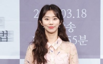 [TEN 포토] '그 남자의 기억법' 이주빈, '봄 기운 가득 담은 패션'