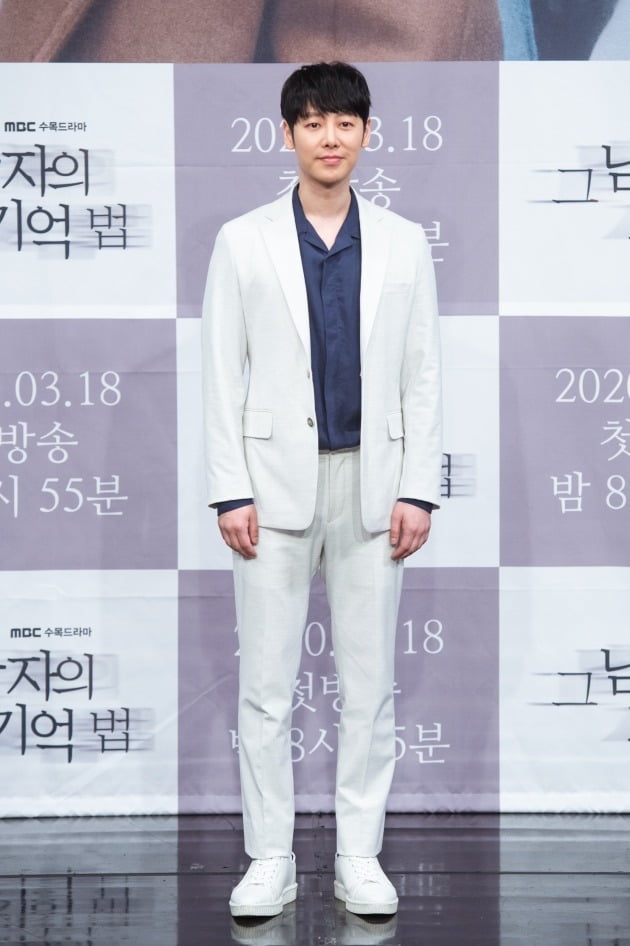 [TEN 포토] 김동욱, 대상 후 복귀작은 '그 남자의 기억법'