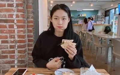 샐러드 양이…설현, 먹방은 '양볼 가득'