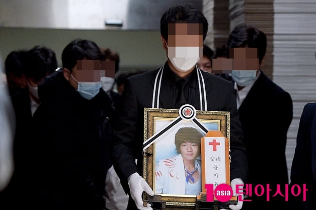 [TEN 포토] 故 문지윤, '차분하고 엄숙한 분위기 속 치러진 발인'