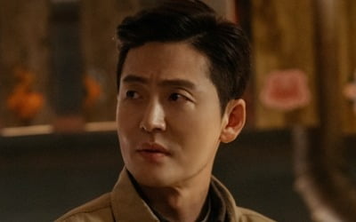 '더 킹' 이정진, 배우 22년 차 '재발견 캐릭터'…강렬 변신
