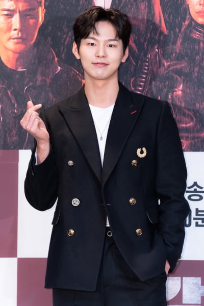 [TEN 포토] '루갈' 박선호, '비주얼에 홀릭'
