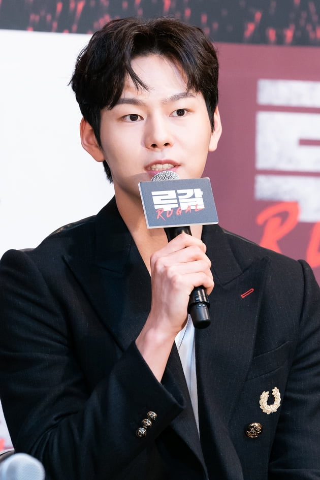 [TEN 포토] '루갈' 박선호, '여심 녹이는 마스크'