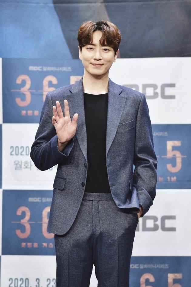[TEN 포토] ‘365 : 운명을 거스르는 1년’ 이준혁, '미소에 심쿵'