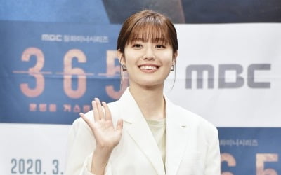 [TEN 포토] '365 : 운명을 거스르는 1년' 남지현, '예쁨 가득 인사'