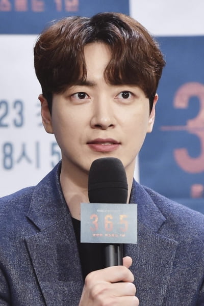 [TEN 포토] '365 : 운명을 거스르는 1년' 이준혁, '양동근 선배와 만나 영광'