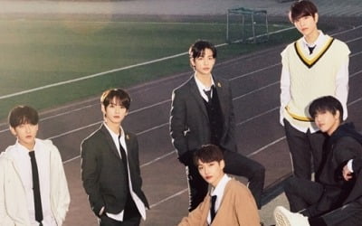 '데뷔 2주년' 스트레이 키즈, '바보라도 알아' 공개→루프탑 라이브