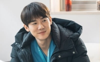 '슬기로운 의사생활' 유연석, 쉬는 시간 포착 '훈훈'