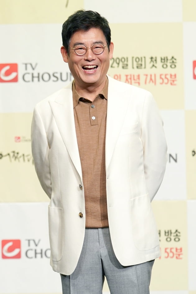 [TEN 포토] '어쩌다 가족' 성동일, '푸근한 하숙집 주인'