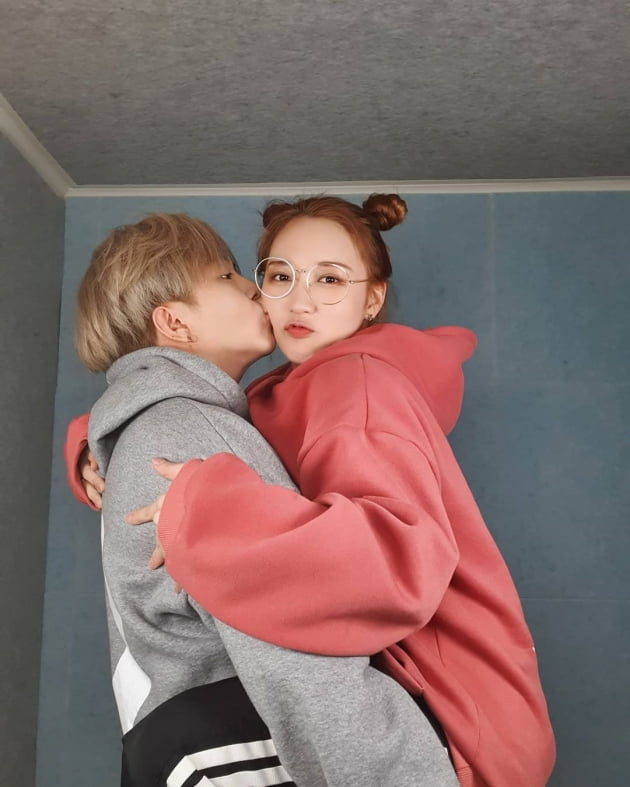 문에스더와 송유진./ 사진=인스타그램