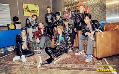 NCT 127, 정규 2집 가온차트도 1위…음반 차트 휩쓴 강력한 '영웅' 파워