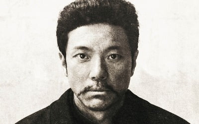 '영웅' 정성화 "코로나19 종식돼 많은 관객 만날 수 있길"