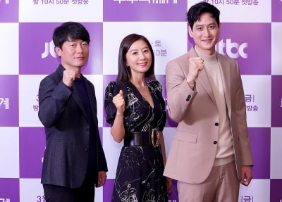 [TEN 포토] '부부의 세계' 모완일-김희애-박해준, '최강의 조합'