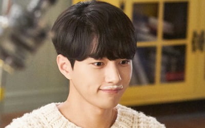 '어서와' 김명수, 입술 가득 우유 거품 '배시시'
