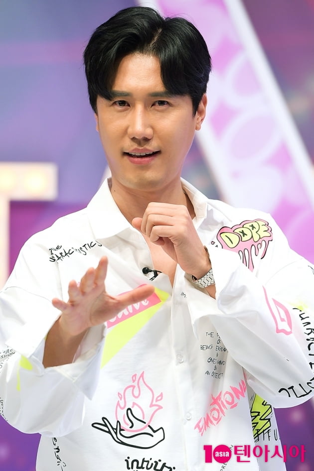 [TEN 포토] '미스터트롯' 신성, '마이크 없이도 열창'