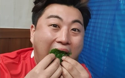 김호중, 고기쌈 먹방 "진성 선생님이 챙겨준 용돈으로 몸보신"