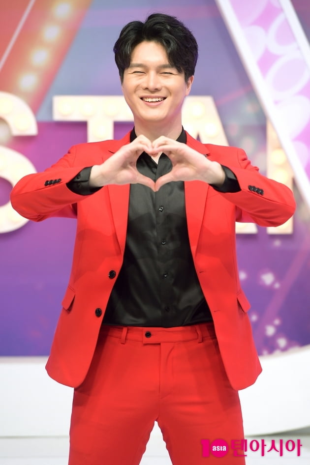 [TEN 포토] '미스터트롯' 신인선, '매력 눈웃음 대방출'