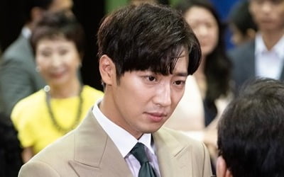 '굿캐스팅' 이상엽, 마성의 '만찢남 이사님' 포스 공개