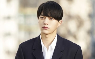 '어서와' 김명수·신예은, 첫 데이트 돌입? 설렘 유발하는 투 샷