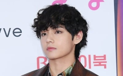 방탄소년단 뷔, 열풍은 쭉…'Sweet Night' 英 오피셜 세일즈 차트 2주 연속 차트인