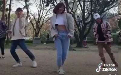 하유비X영기, 커플 버전 '홈 스텝' 챌린지 '찰떡 케미'