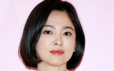 송혜교-서경덕 교수, 충칭 임시정부 청사에 韓中 안내서 1만부 또 기증