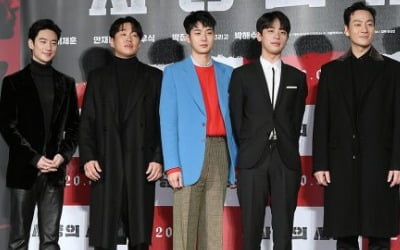 포스터만 3번 바뀐 '사냥의 시간' 수난史…대작으로 거듭날까