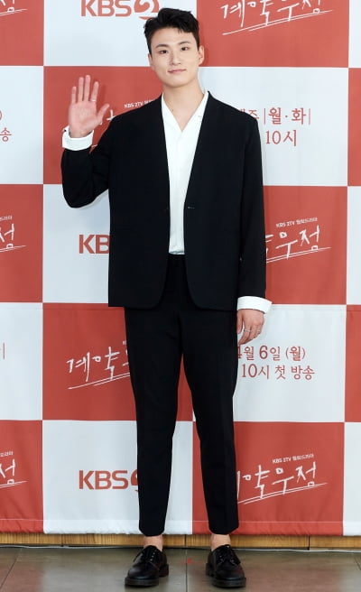 [TEN 포토] '계약우정' 신승호 '내가 전설의 주먹'