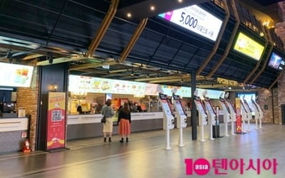 코로나19대책영화인연대 "정부, 심폐소생술 필요한데 체온만 재고 있다" [공식]