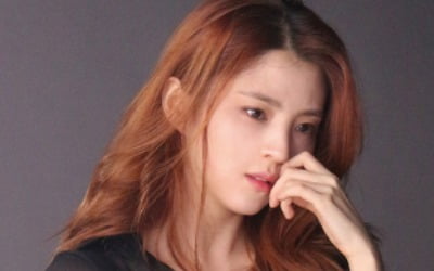 한소희 '부부의 세계' 비하인드 컷…도도함의 끝