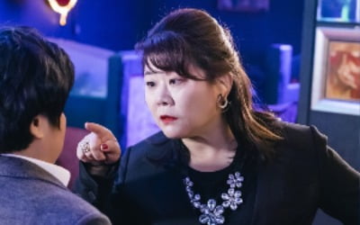 '한 번 다녀왔습니다' 이정은, 주점서 아슬아슬한 대치…긴장감 폭발