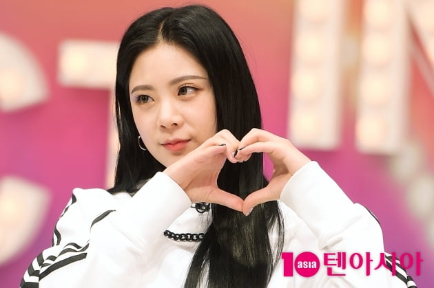 [TEN 포토] 시그니처 선, '깜찍한 신예'