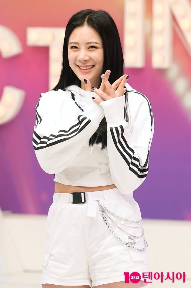 [TEN 포토] 시그니처 선, '키득키득…귀여운 애교'