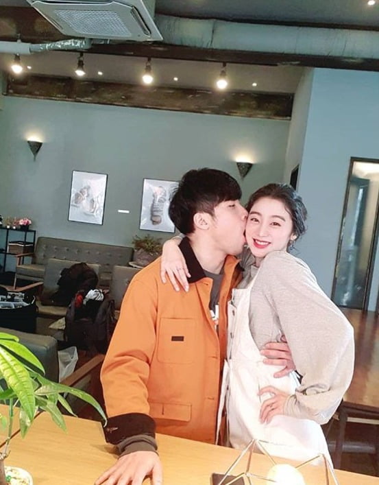 태권도 선수 신민철(왼쪽)과 그룹 원더걸스 출신 혜림 커플./ 사진제공=혜림 인스타그램