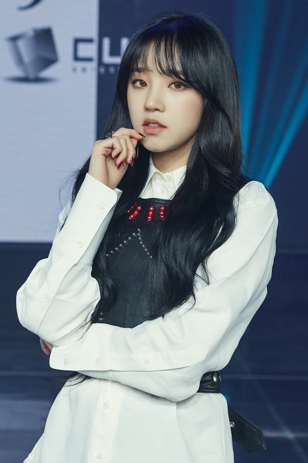[TEN 포토] 여자아이들 우기 '미모에 취한다'