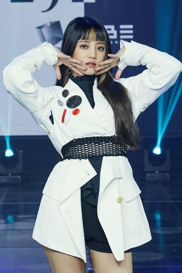 [TEN 포토] 여자아이들 민니 '심쿵 모먼트'