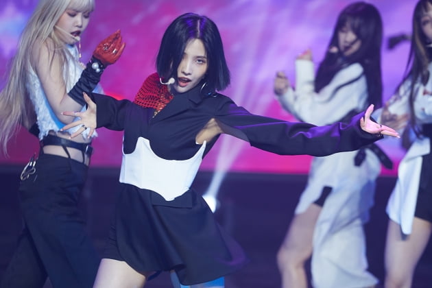 [TEN 포토] 여자아이들 소연 '어마무시한 아우라'