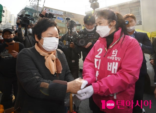 [TEN 포토] 심은하 '지상욱 후보 찍어주세요'