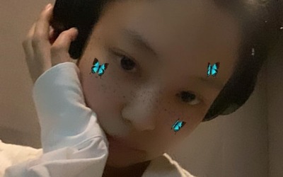 제니, 녹음실서 빛나는 민낯…새 앨범 콘셉트는 주근깨?
