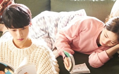 '어서와' 김명수·신예은, 알콩달콩한 집콕 데이트 포착
