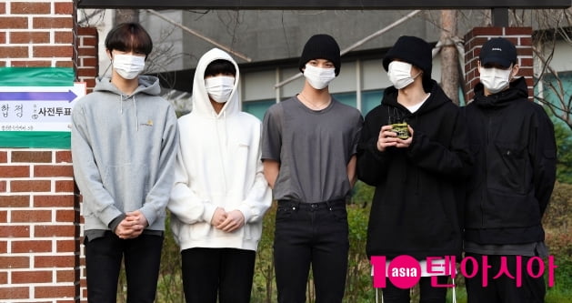 [TEN포토] CIX '사전투표는 즐거워~'