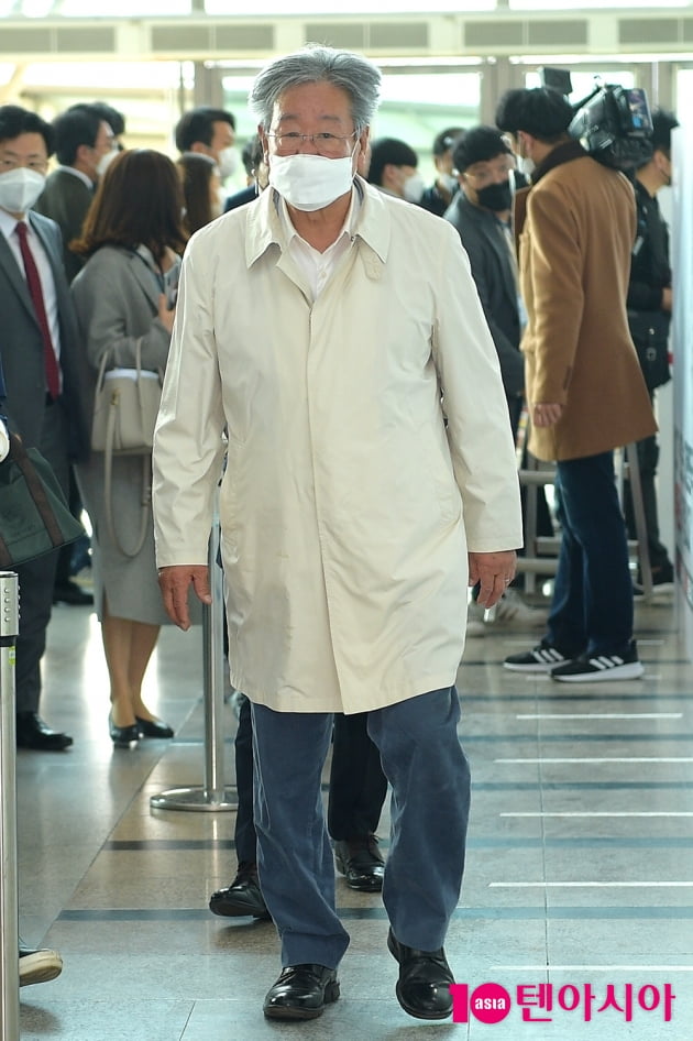 [TEN 포토] 최불암 '투표소에 사람이 많네~'