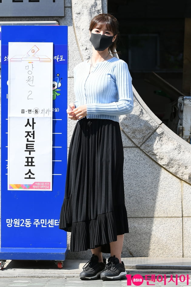 [TEN 포토] 한여름 '제21대 총선 사전투표 왔어요'