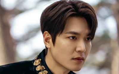 '더 킹' 이민호 vs 이정진, 비범한 기운 감도는 전율 투샷