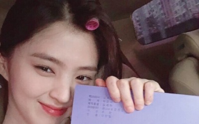 '부부의 세계' 한소희 대본인증샷…촬영장 밖에서는 '발랄 소희'