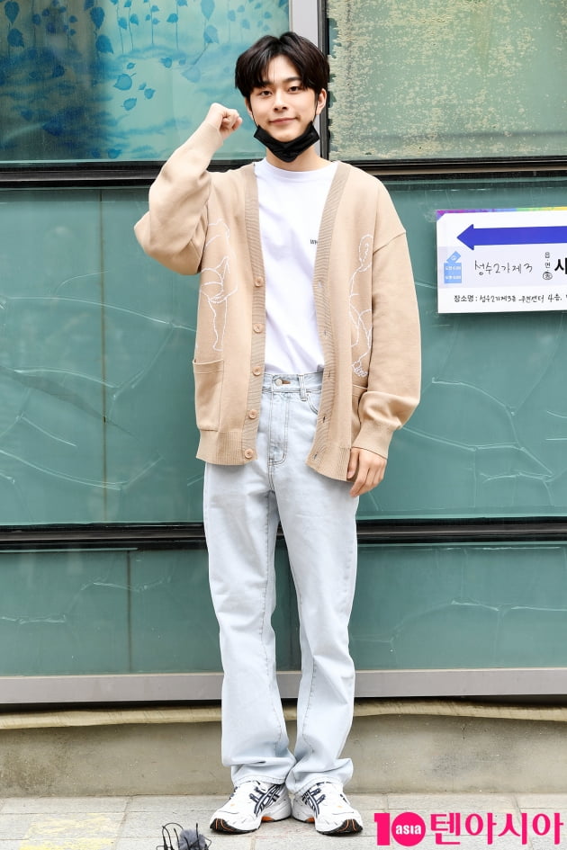[TEN 포토] 유선호 '모두 함께 투표해요'