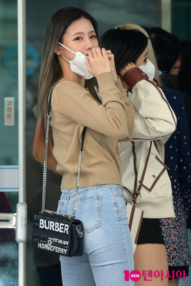 [TEN 포토] 여자아이들 미연 '돌아보면 심쿵'