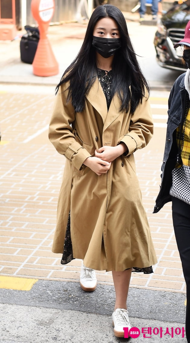 [TEN포토] 체리블렛 채린 '사전투표 왔어요'