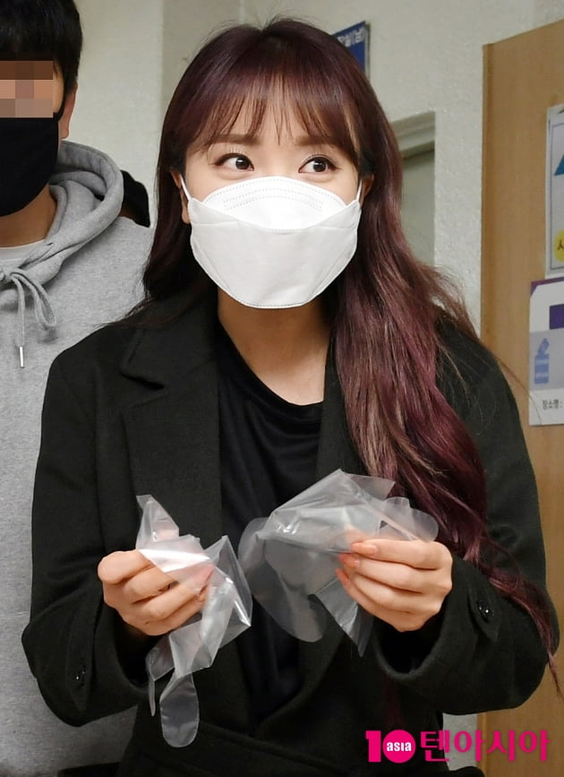 [TEN포토] 홍진영 '투표도 안전하게'