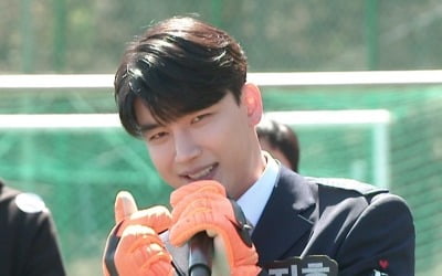 '뭉쳐야 찬다' 노지훈, 남다른 선출 포스…'미스터트롯' TOP7 축구 실력 공개